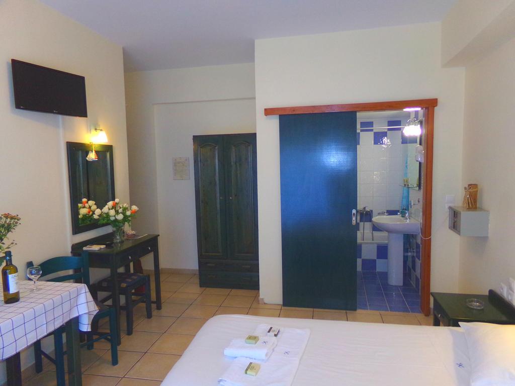 Katerina Seaside Studios Platanias  Room photo