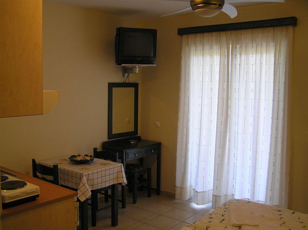 Katerina Seaside Studios Platanias  Exterior photo